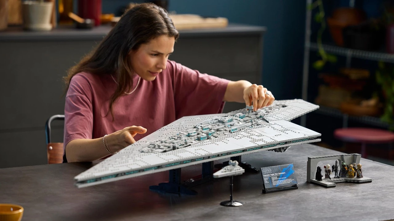 LEGO Unveils Massive 136cm Executor Super Star Destroyer for $799.99 – Darth Vader’s Flagship Returns